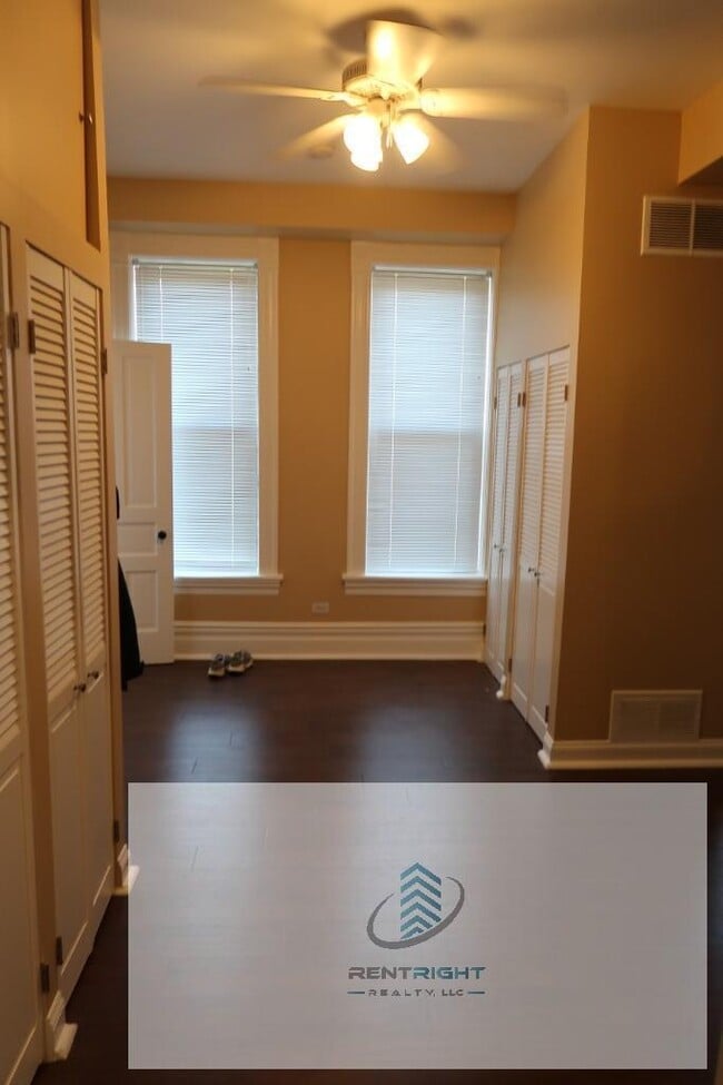 Building Photo - 1 bedroom in CHICAGO IL 60622