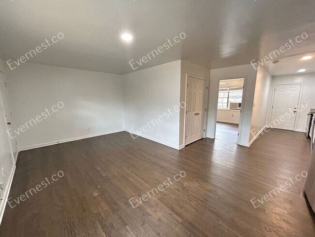 Foto del edificio - 4527 Glade Rd