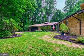 Building Photo - 5475 Green Bridge Rd