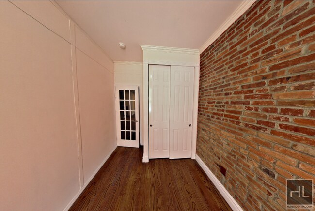 Foto del edificio - Beautiful 4 Bedroom 2 Bath Apartment In Mi...