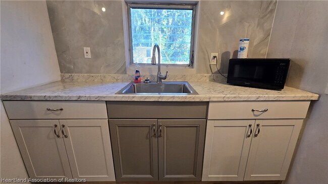 Building Photo - 44 Crawford Dr