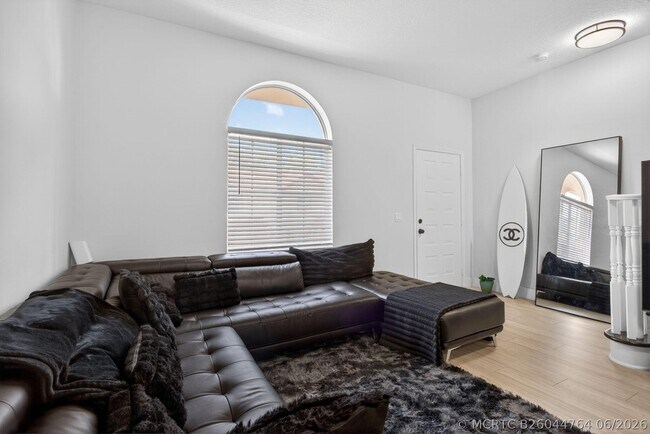 Foto del edificio - 2457 NE 14th St