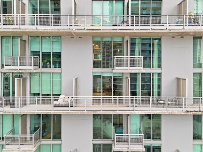 Foto del edificio - 690 SW 1st Ct