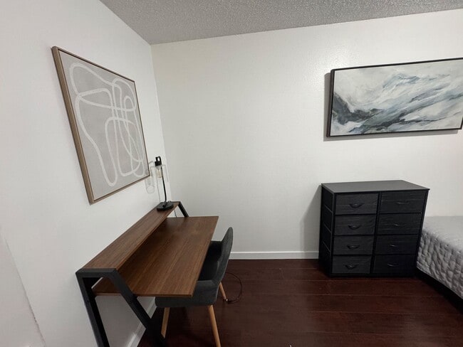 Building Photo - 68 E 200 S