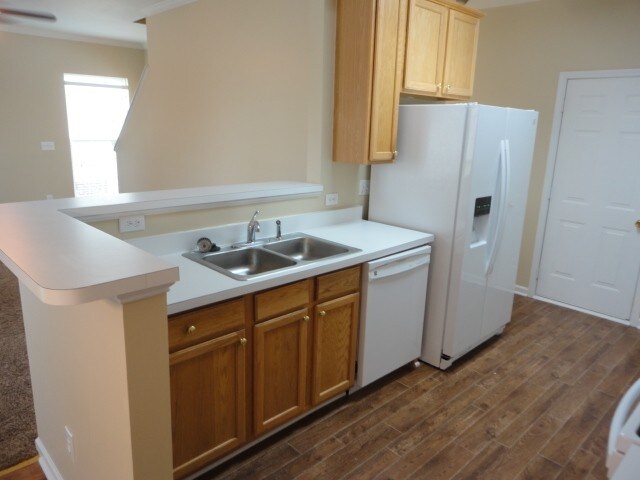 Foto del edificio - 4933 Delta Lake Drive