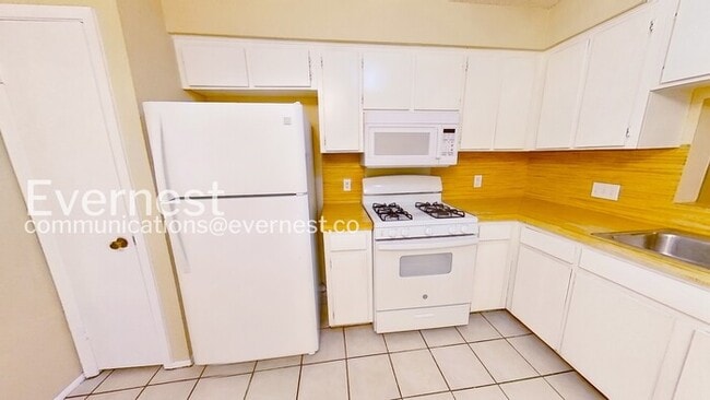 Building Photo - 204 W William Cannon Dr