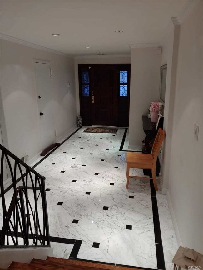 Building Photo - 15-60-60 208th Pl