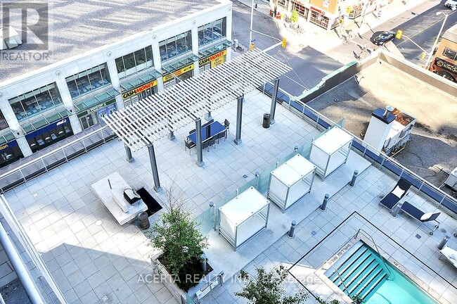 Building Photo - 324 Laurier Ave W