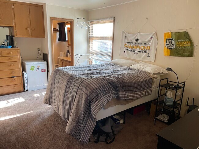 Master Bedroom - 325 N Sherman Ave