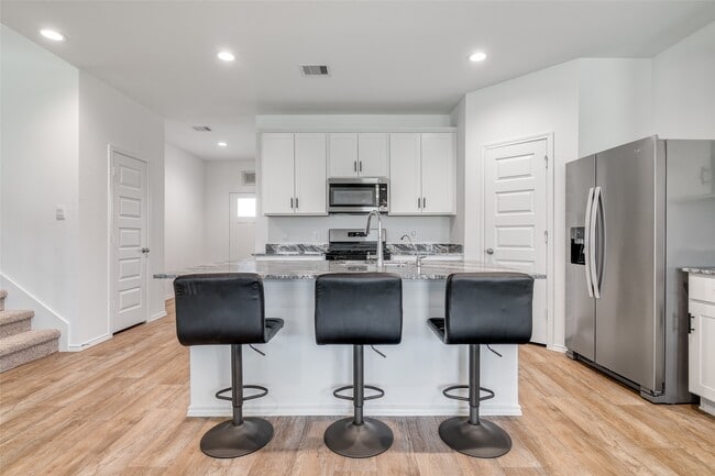 Foto del edificio - 2815 Magnolia Blossom Ln