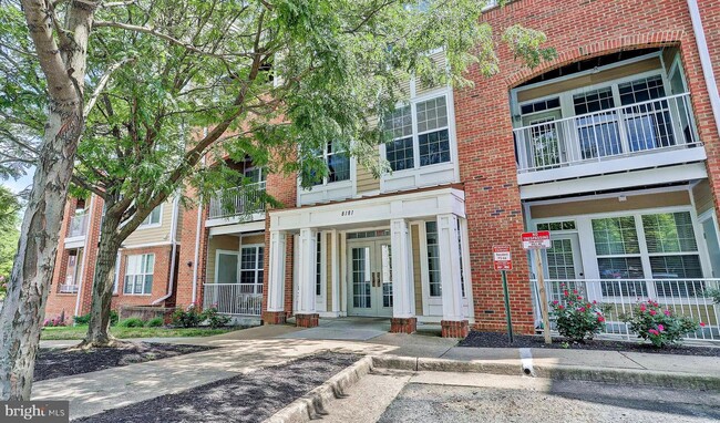 Foto del edificio - 8181 Carnegie Hall Ct
