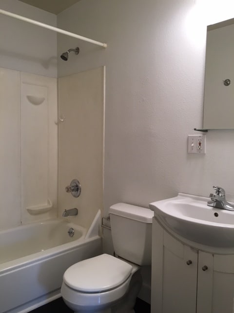 Building Photo - 5431 NE 16th Ave