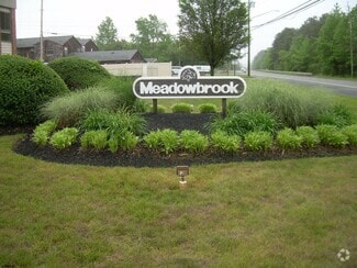 Building Photo - 303 Meadowbrook Dr