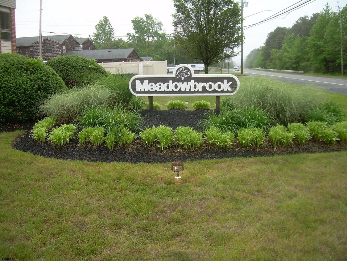 Foto principal - 303 Meadowbrook Dr