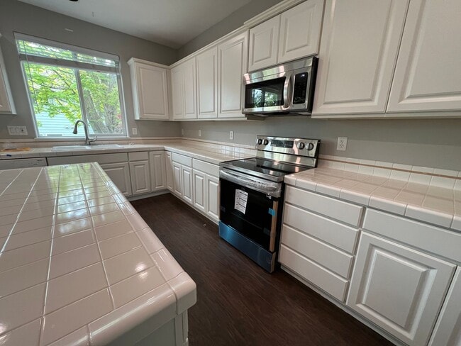 Building Photo - 16130 SW Loon Dr