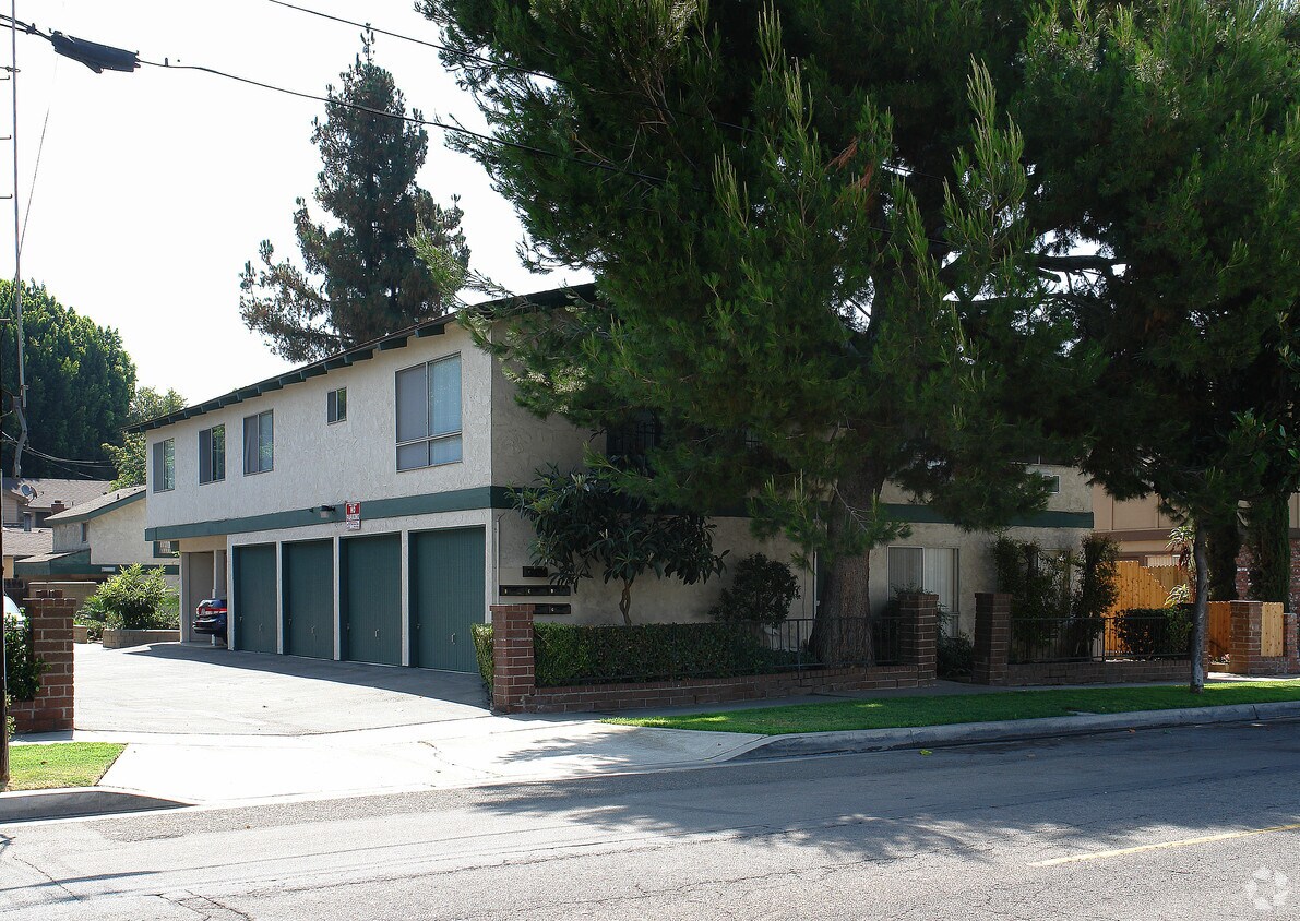 Building Photo - 335 S Lemon St