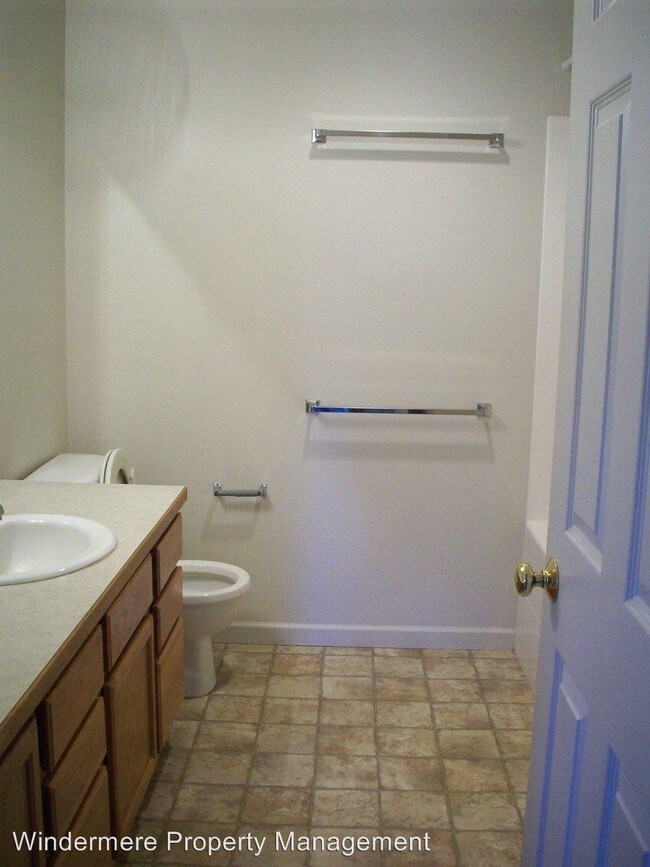 Foto del edificio - 2 br, 1 bath Apartment - 406 SE Birch #201