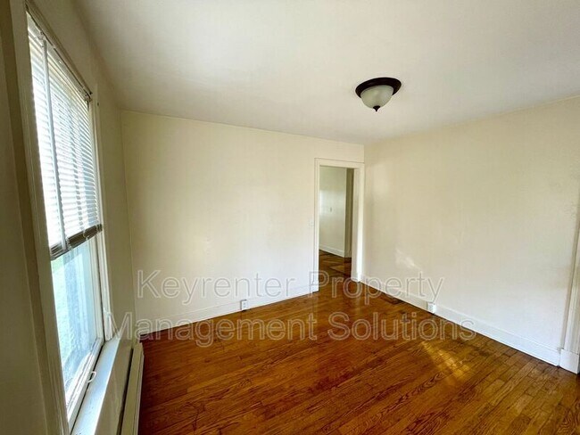 Building Photo - 631 C St