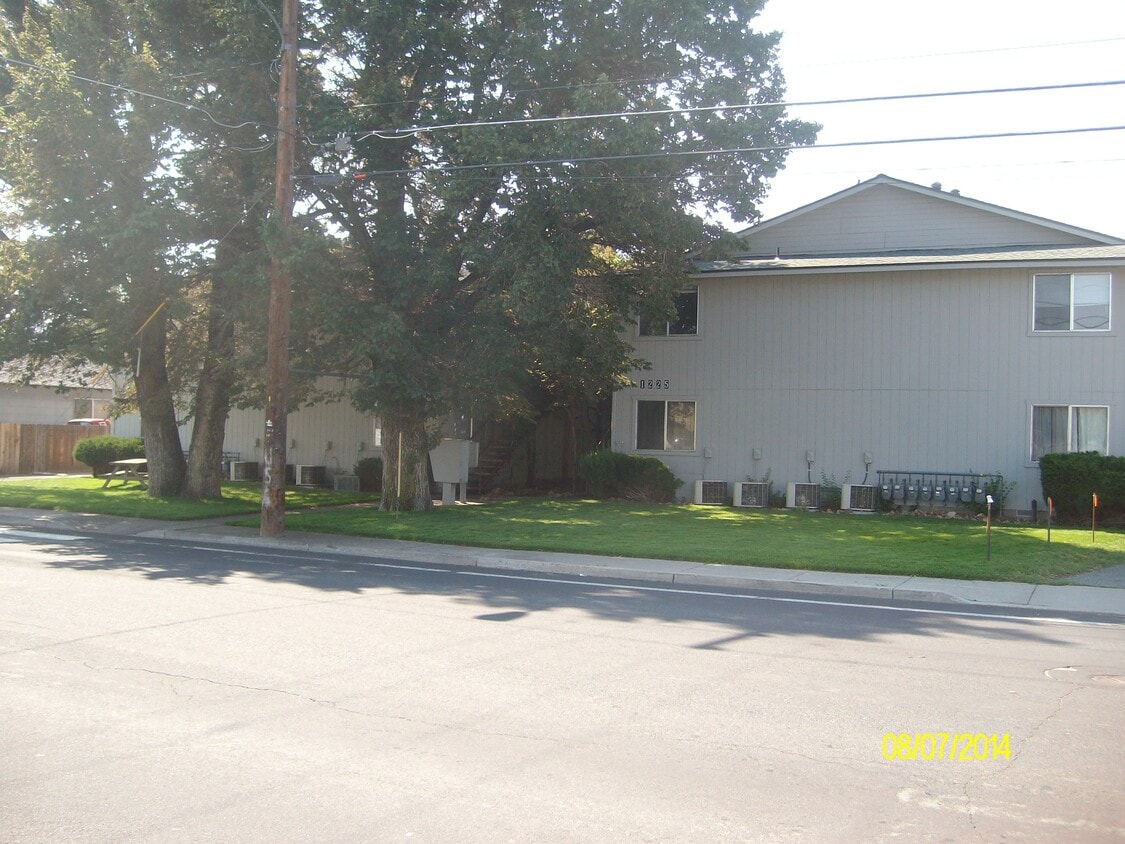 1235 E 5th St Unit 2, Carson City, NV 89701 Apartments in Carson City