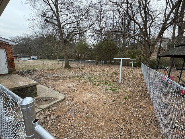 Foto del edificio - 1308 Mayfield Ln