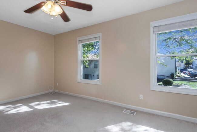 Foto del edificio - 1324 Sunny Slope Dr