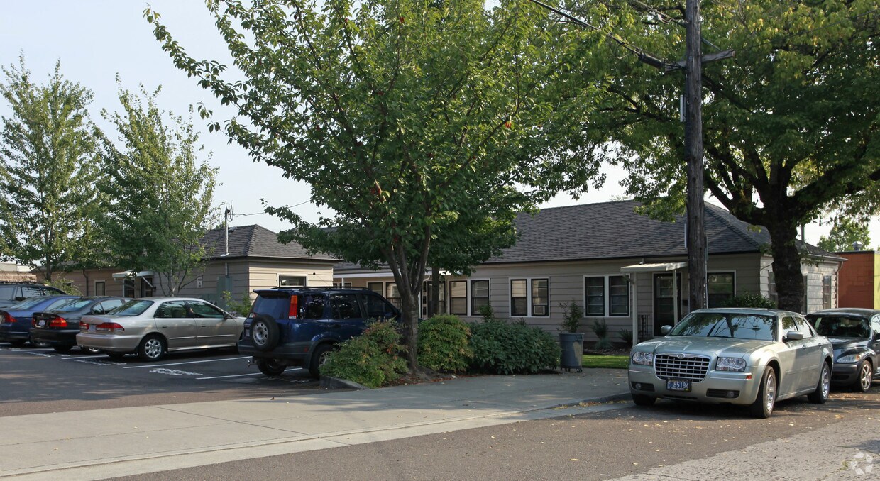 Building Photo - 1625 SE Rural St