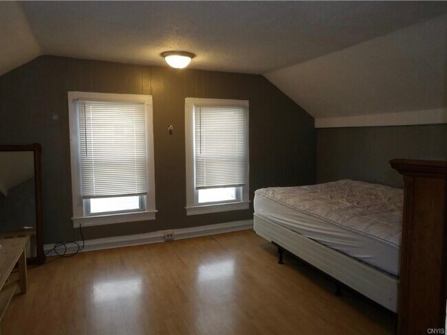 Foto del edificio - 21 Maple Ave