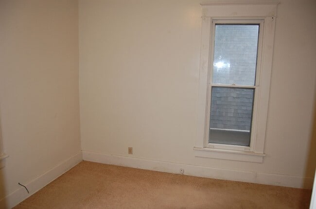 Building Photo - 1742 S 14th St