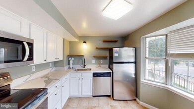 Building Photo - 8551 Braxted Ln
