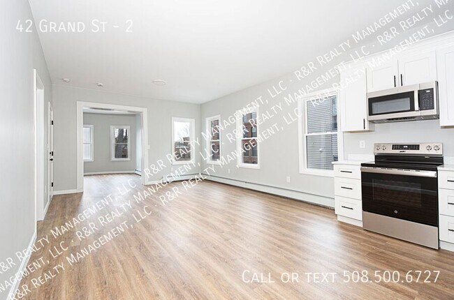 Building Photo - 42 Grand St