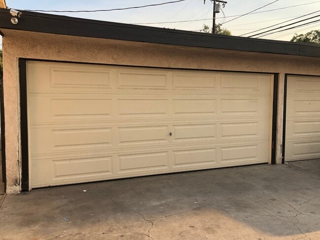 Building Photo - 2107 Earl Ave