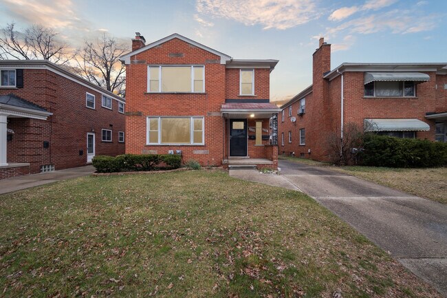 Vista frontal desde la calle - 204 Catalpa Dr