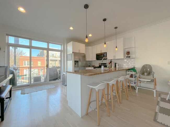Foto del edificio - 2155 W Roscoe St