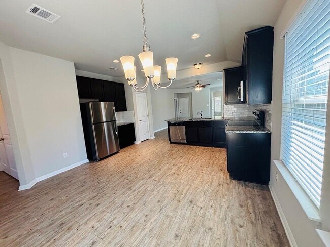 Foto del edificio - 1320 Walden Pond Dr