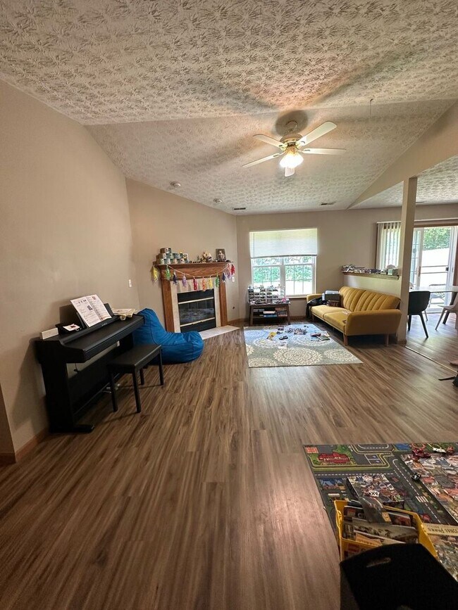 Building Photo - SUBLEASE - 3 Bedroom Home in West Lafayette