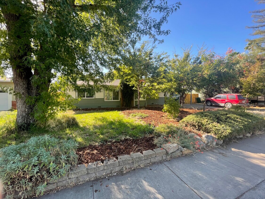 Primary Photo - 1661 Hooker Oak Ave
