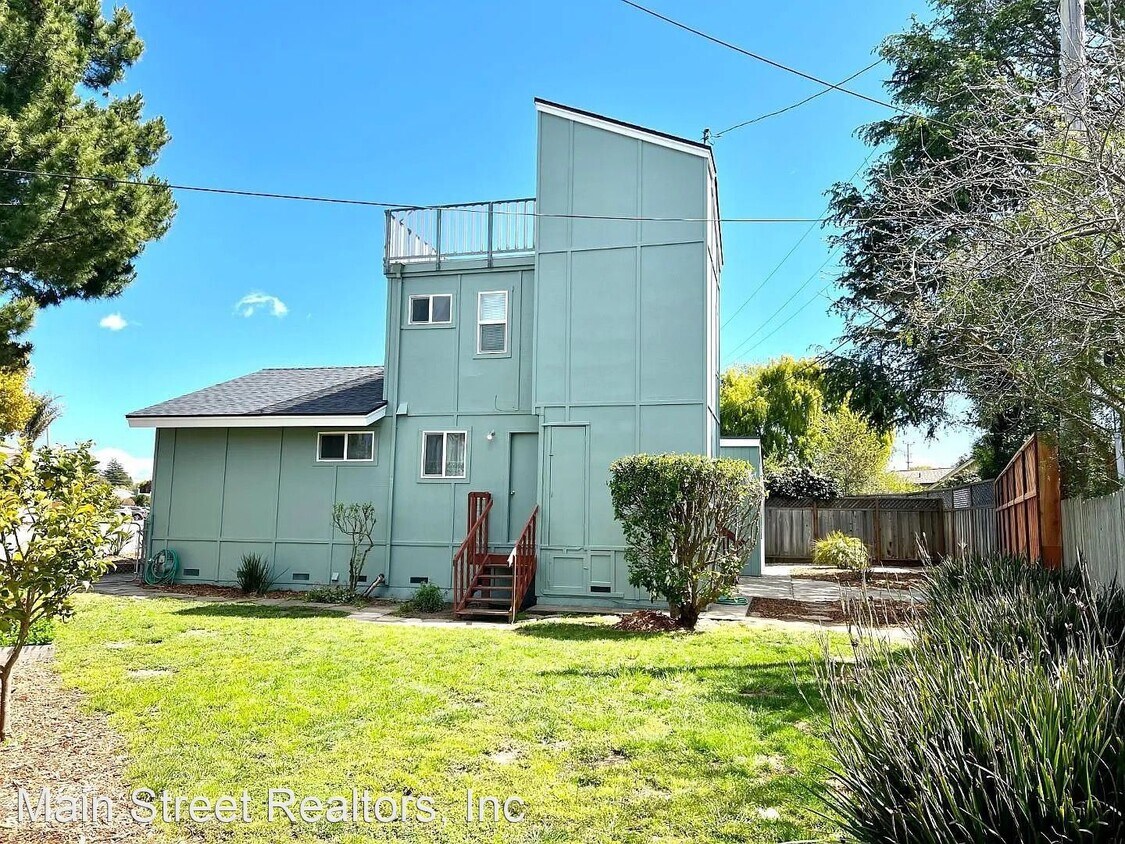 3 br, 1.5 bath House 625 Cedar St House for Rent in Aptos, CA
