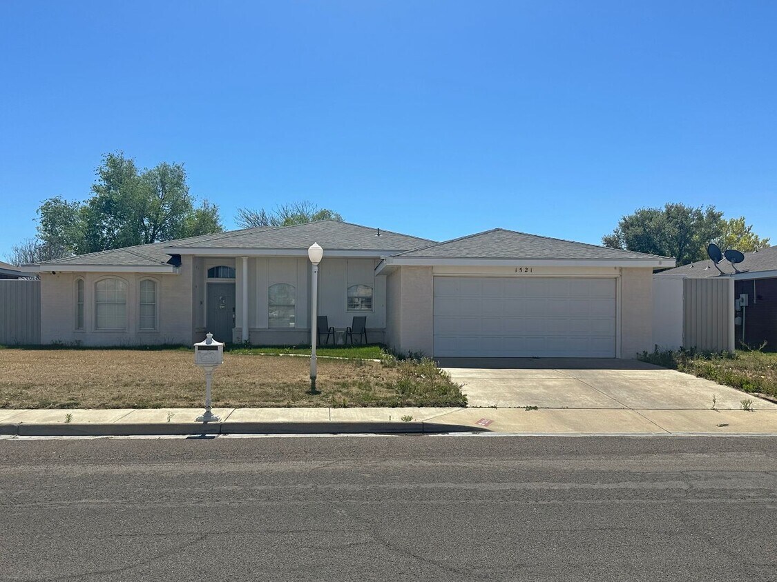 1521 W Camino Del Arco, Hobbs, NM 88240 House Rental in Hobbs, NM
