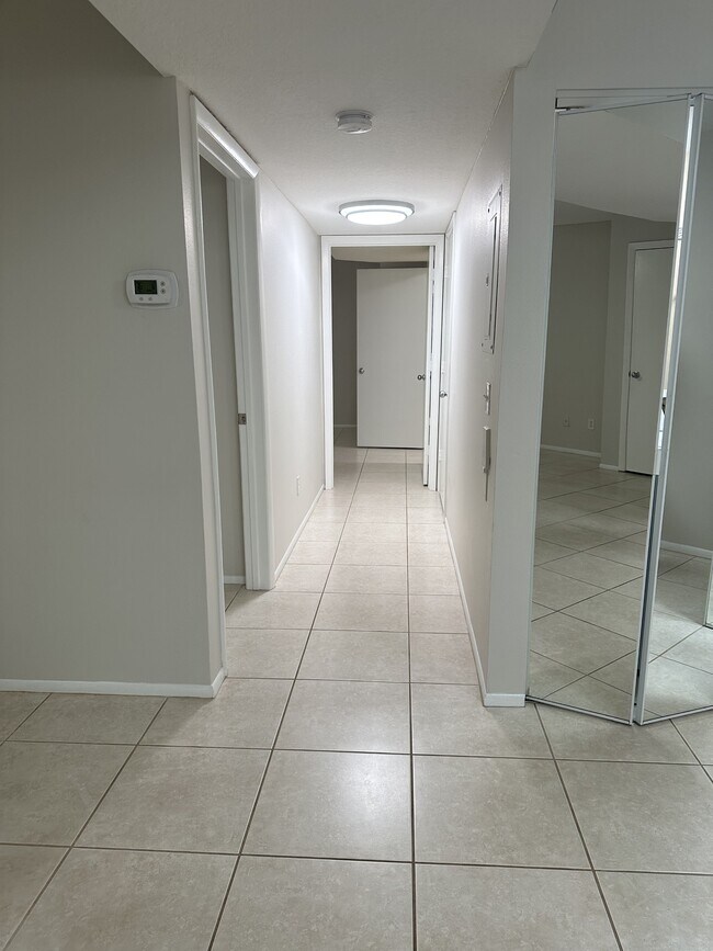 Foto del edificio - 1880 Long Iron Dr