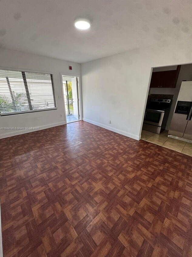 Foto del edificio - 505 NE 82nd St
