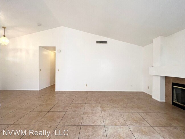 Building Photo - 3 br, 2 bath House - 1233 Lucia Dr