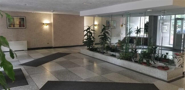 Foto del edificio - 108-50-108-62 62nd Dr