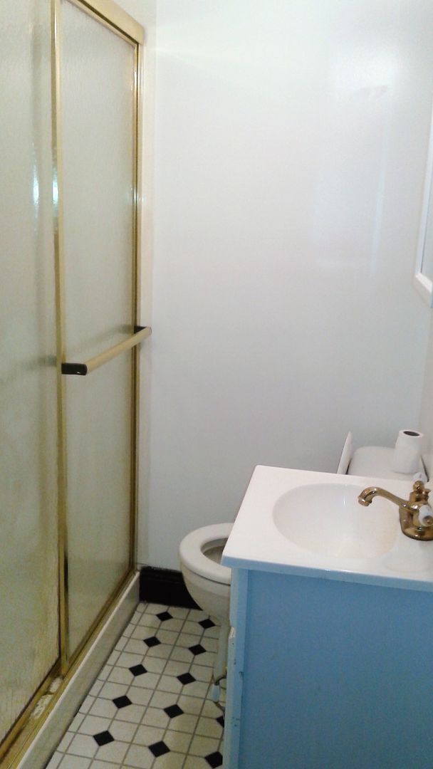 Foto del edificio - Spacious bedroom in a great area in fishtown.