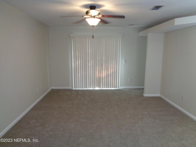 Foto del edificio - 1520 Vineland Cir
