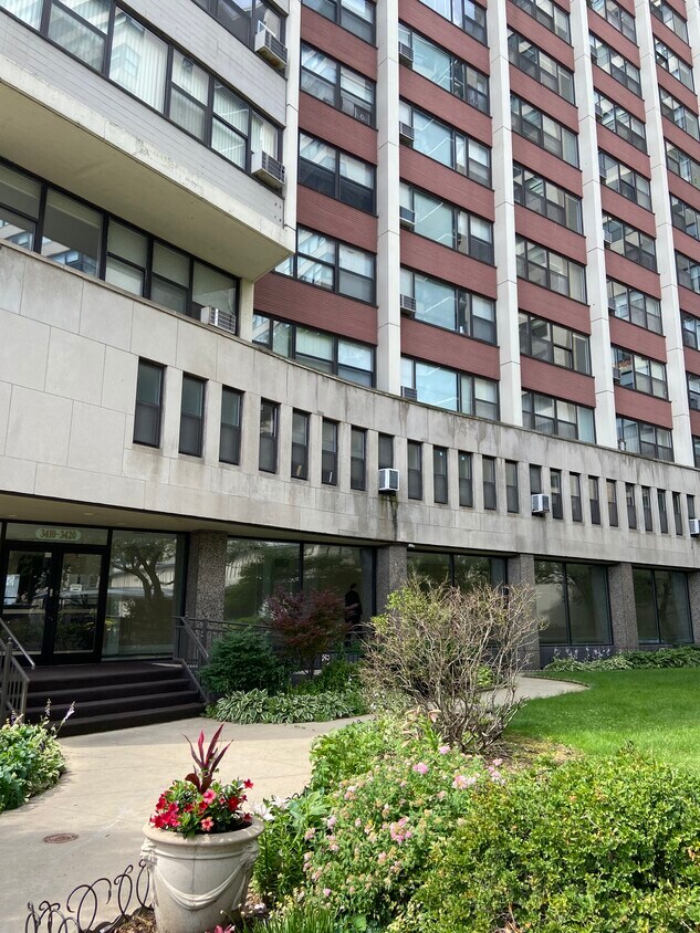Primary Photo - 3420 N Lake Shore Dr