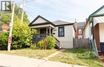 Building Photo - 222 Kensington Ave N