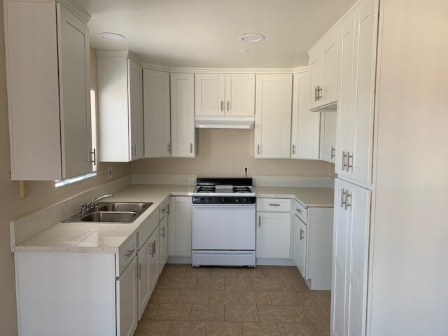 Building Photo - 1241 W Rosewood Ct