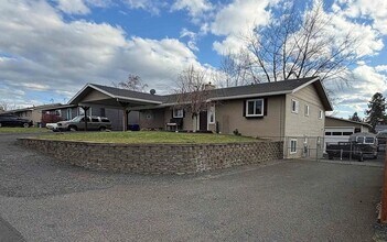 Building Photo - 1306 Hemlock Ave