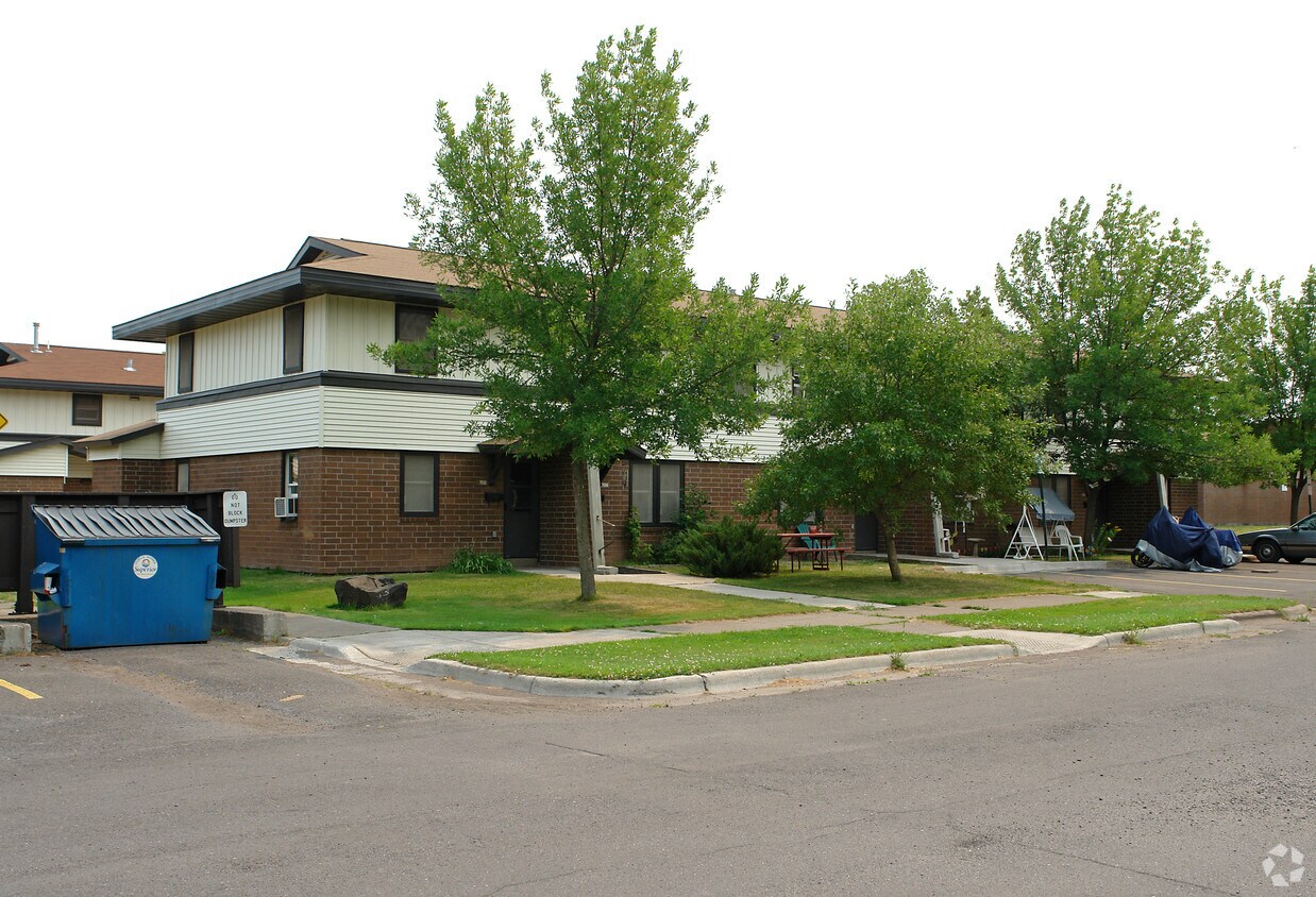 Foto del edificio - 702-712 Cumming Ave