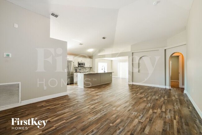 Building Photo - 637 Sunway Ln